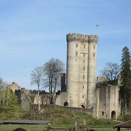 Semesterbostad Old Castle Comfortable